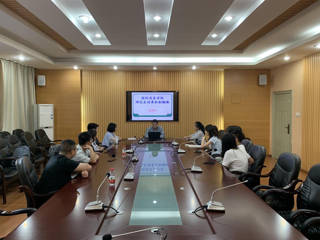 2019级比较制度学专业研究生第一期入学教育活动现场图