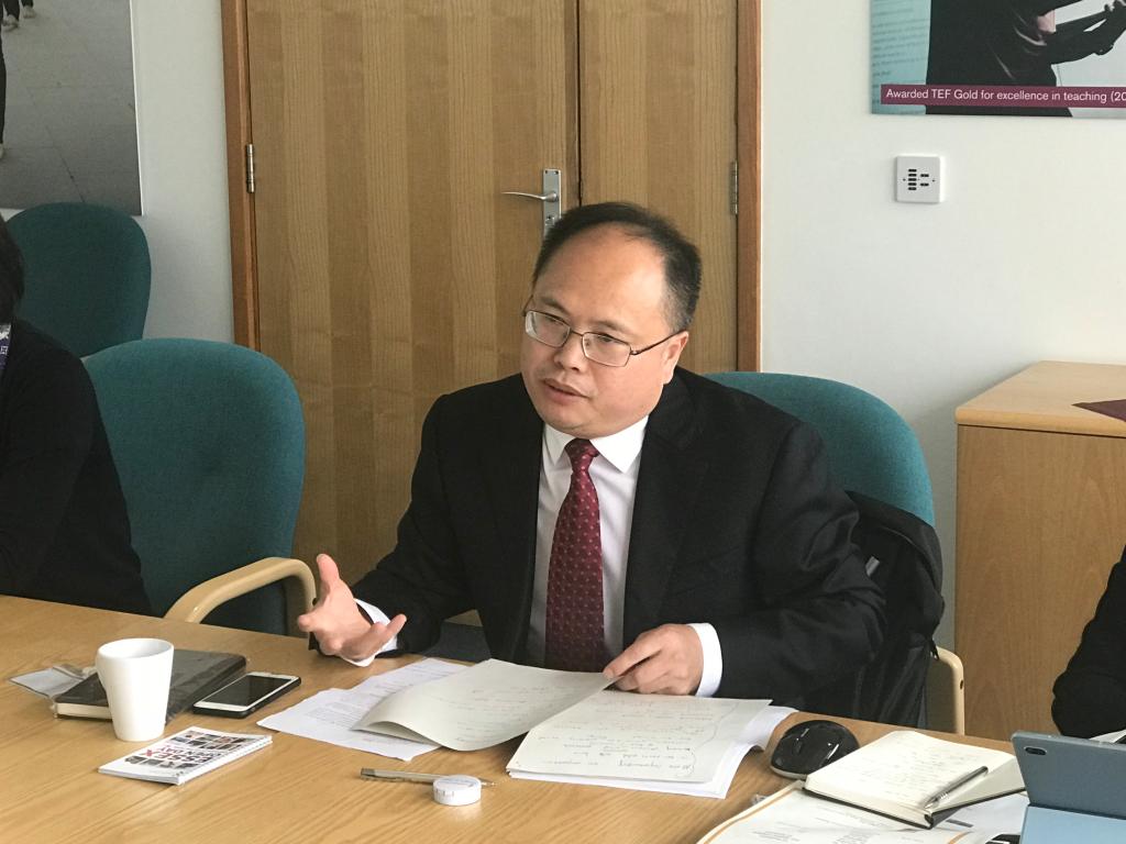 严功军处长介绍学校概况