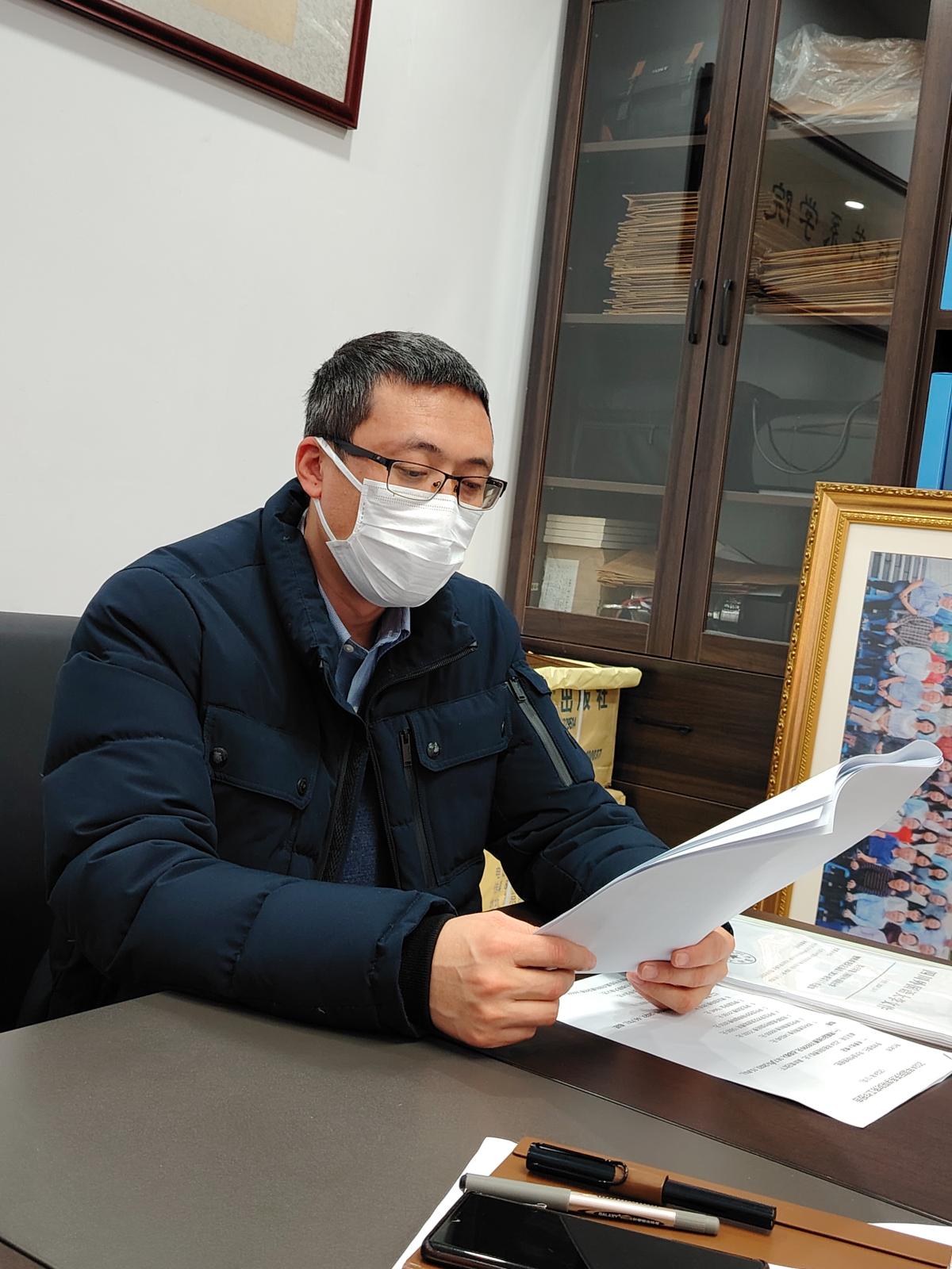 宋国华作年度工作报告和财务报告.jpg